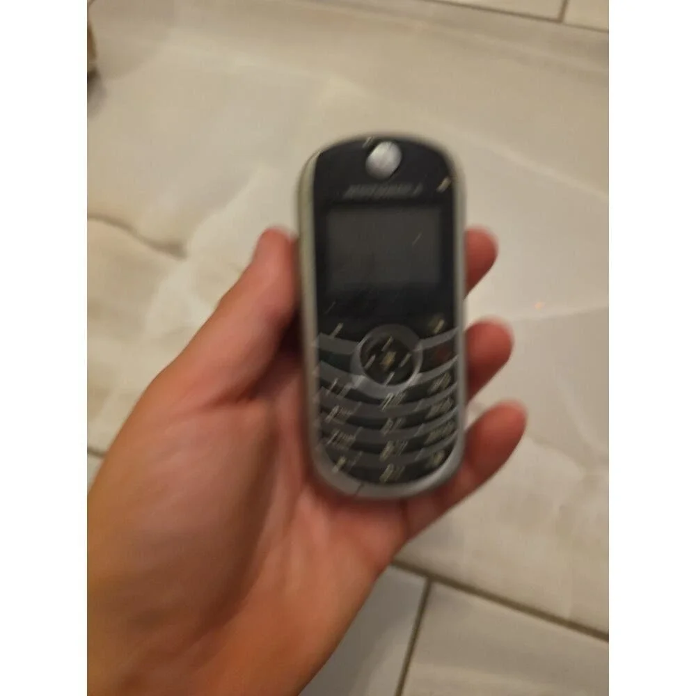 Motorola C139 Silver Black TracFone Prepaid Wireless Device